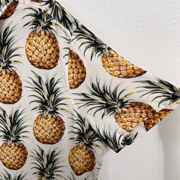 Express Pineapple Novelty Print Shirt Short Sleeve Button-Down Camp Size M - Picture 6 of 12